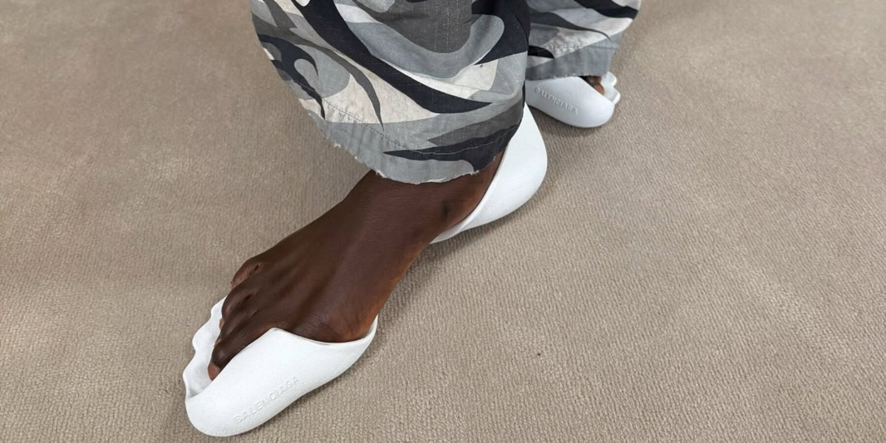 balenciaga-3d-printed-barefoot-zero-shoes-designboom-ban2-1736581289.jpg